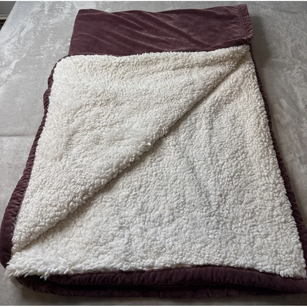 UGG AUSTRALIA, CLASSIC COCO PLUSH SHERPA BLANKET/THROW 50x70 OFF WHITE/MAUVE